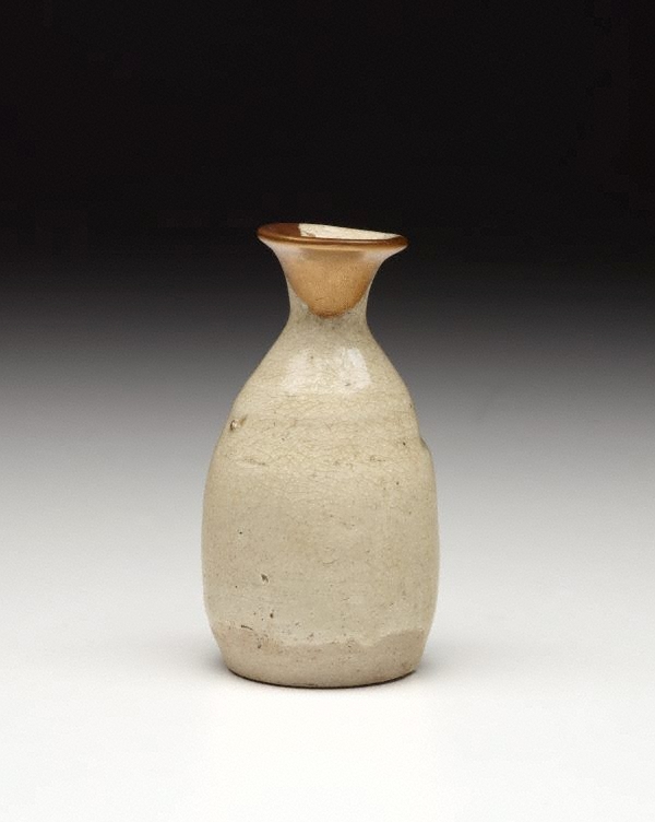 Sake bottle with gold lacquer mending, (17th century) by Seto ware ...