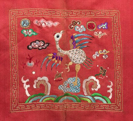 Alternate image of Child's surcoat with third rank badge by