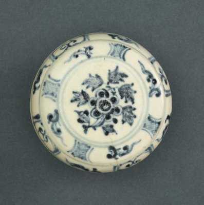 Alternate image of Covered box with floral patterns in panels by