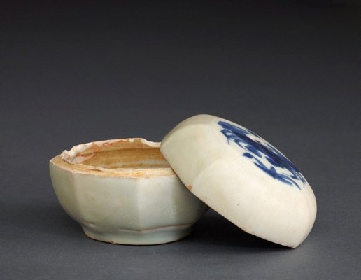 Alternate image of Octagonal covered box decorated with a crab on the lid by