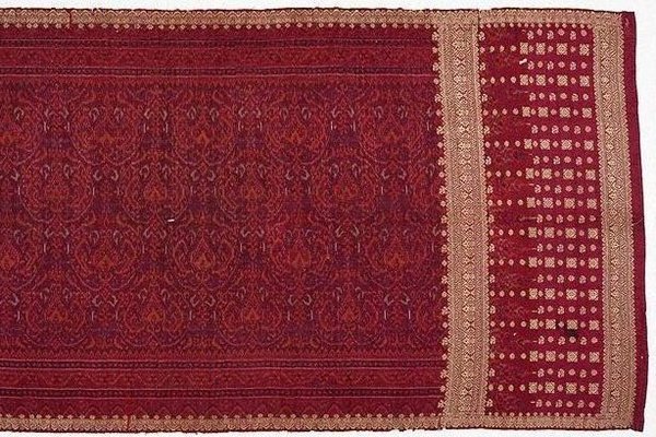 Alternate image of Silk weft ikat and songket by