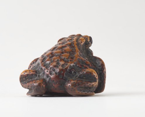 Alternate image of Netsuke in the form of a toad by