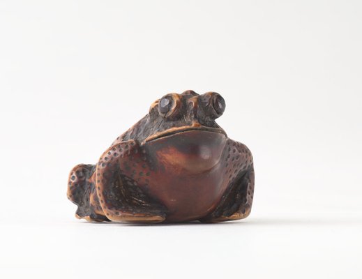 Alternate image of Netsuke in the form of a toad by