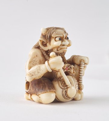 Alternate image of Netsuke in the form of a demon chanting Buddhist sutra by