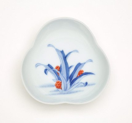 Alternate image of Set of 5 three-lobbed dishes with décor of Japanese rhodea ('rhodea japonica') by Arita ware/ Nabeshima style