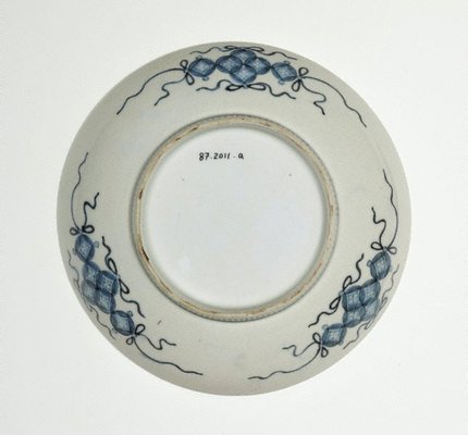 Alternate image of Set of 2 round dishes with décor of hibiscus and garden rock by Arita ware/ Nabeshima style