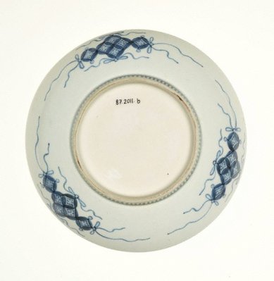 Alternate image of Set of 2 round dishes with décor of hibiscus and garden rock by Arita ware/ Nabeshima style