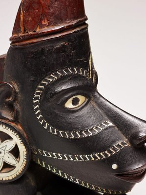 Alternate image of Nguzunguzu or Toto isu (canoe figurehead) by Solomon Islands people