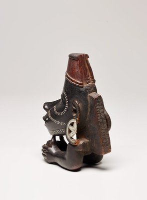 Alternate image of Nguzunguzu or Toto isu (canoe figurehead) by Solomon Islands people