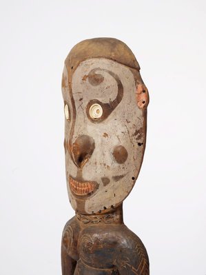 Alternate image of Kaua tikit (orator's stool) by Iatmul people