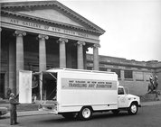 The Travelling Art Exhibition truck being loaded outside the Art Gallery of New South Wales, c. 1971. Photo: Australian News and Information Bureau. National Art Archive | Art Gallery of NSW