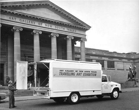The Travelling Art Exhibition truck being loaded outside the Art Gallery of New South Wales, c. 1971. Photo: Australian News and Information Bureau. National Art Archive | Art Gallery of NSW